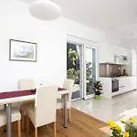 Apartments Bella Gostinjska kuća 4*