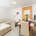 Gostinjska kuća Apartments Bella Podstrana