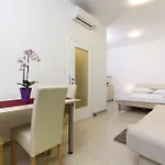 Apartments Bella Gostinjska kuća Podstrana