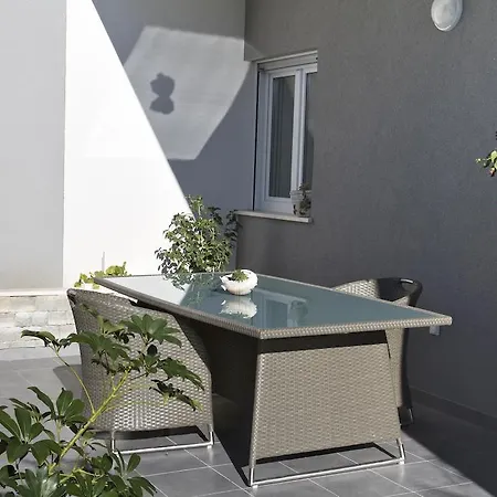 Gostinjska kuća Apartments Bella Podstrana