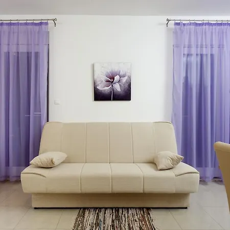 Gostinjska kuća Apartments Bella 4*