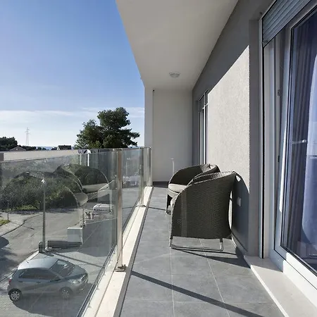 Gostinjska kuća Apartments Bella 4*