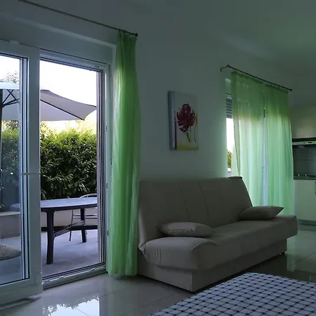 Gostinjska kuća Apartments Bella 4*