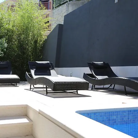 Apartments Bella 4* Podstrana