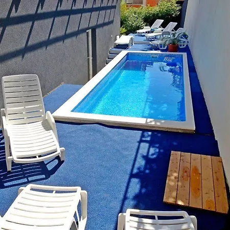 Gostinjska kuća Apartments Bella 4*