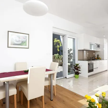 Apartments Bella Gostinjska kuća 4*