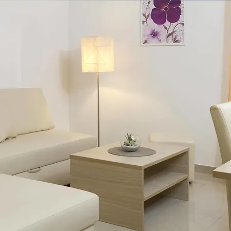 Apartments Bella 4* Podstrana
