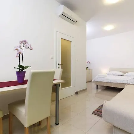 Apartments Bella Gostinjska kuća Podstrana
